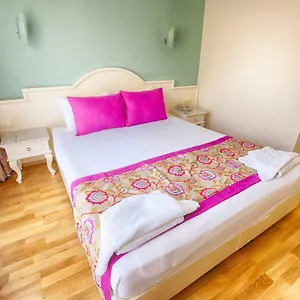3* Otel S3 Orange